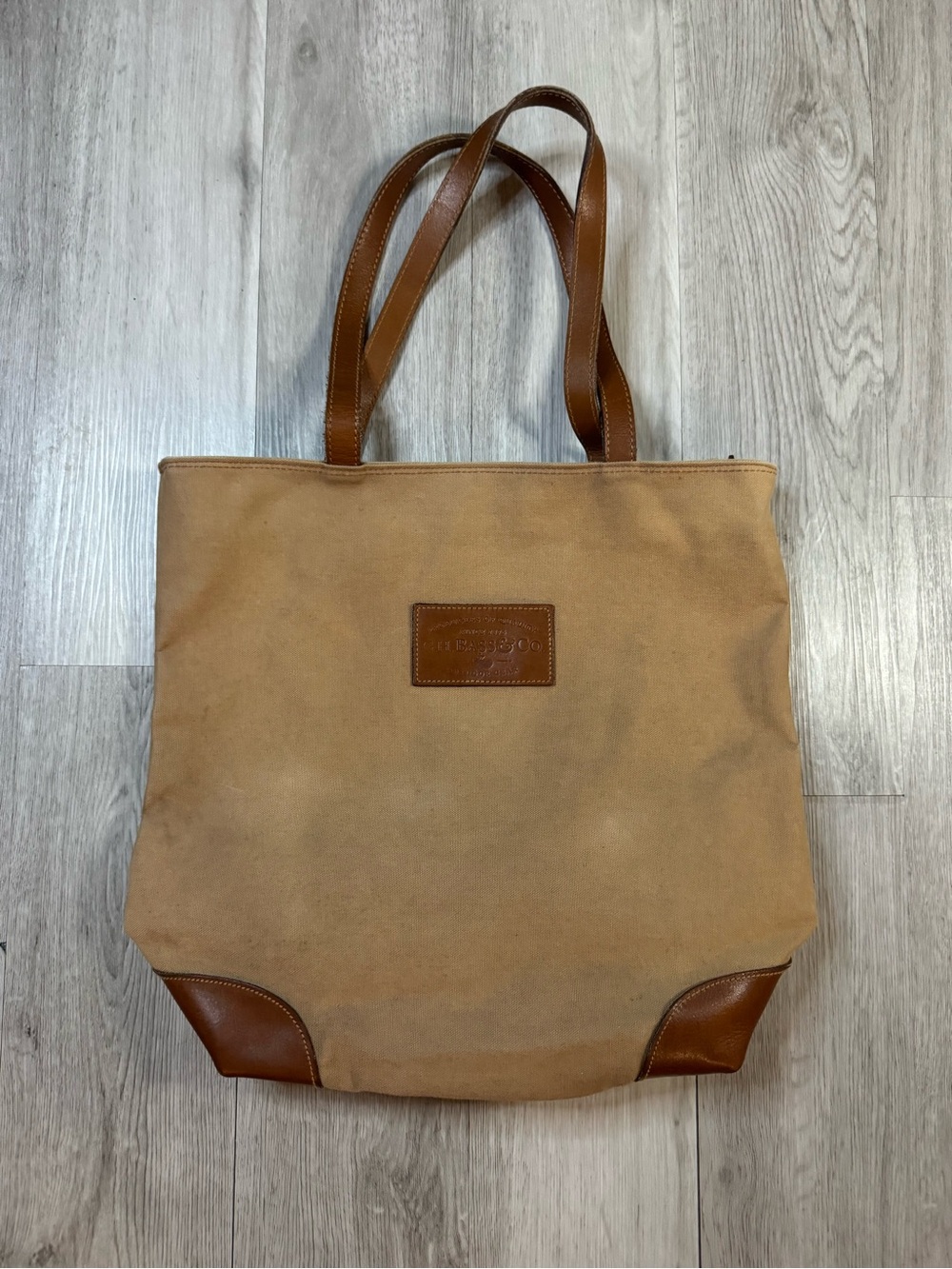 G.H. Bass & Co Vintage Beige Brown Zip Top Tote Bag Lined Inner Pockets